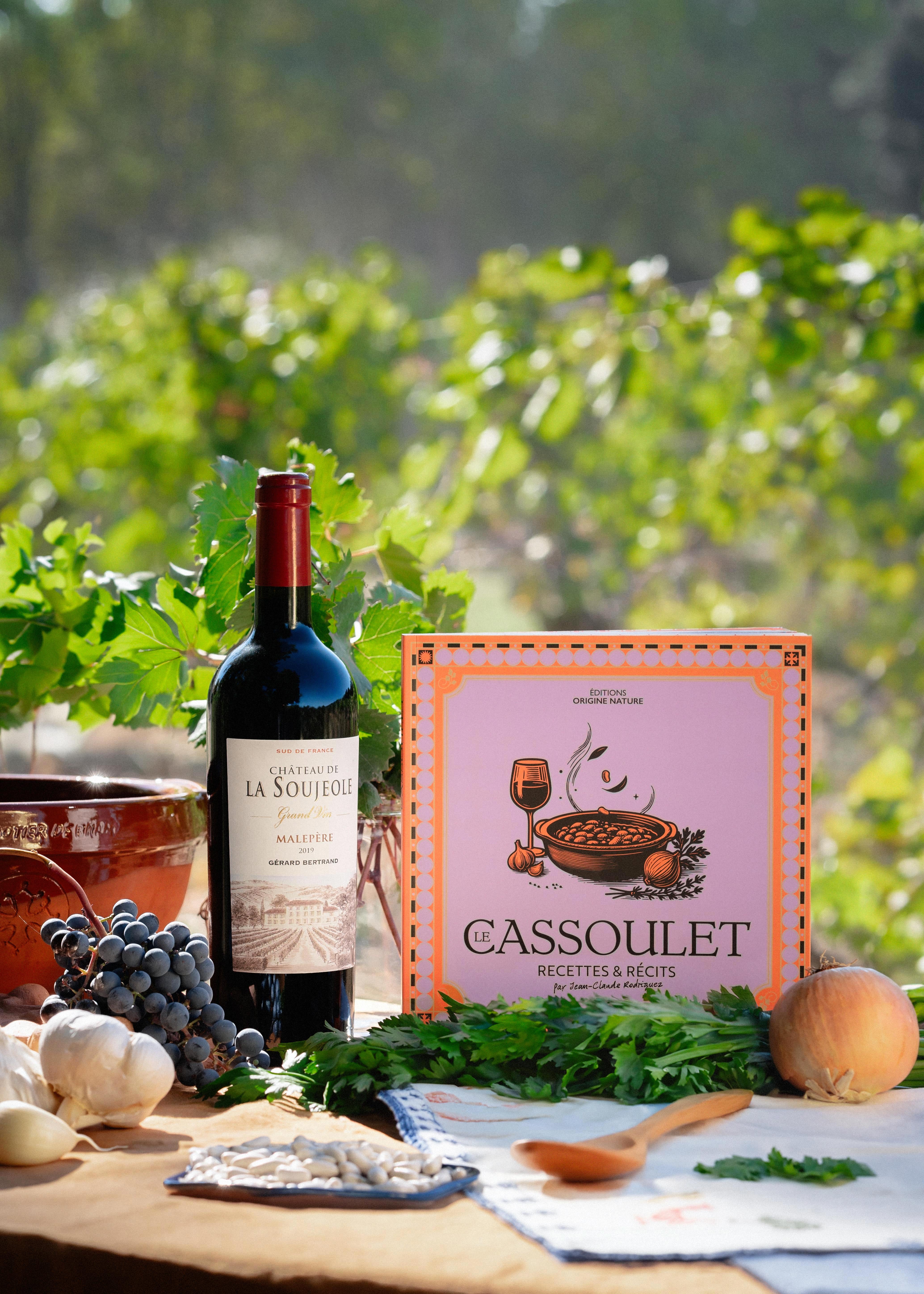 Coffret Cadeau Livre Le Cassoulet Recettes et Récits et Château de la Soujeole Grand Vin rouge - Gérard Bertrand